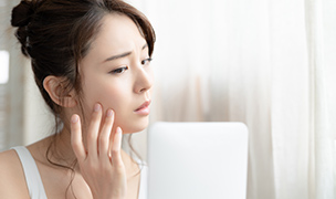 敏感肌の方に多い「顔の赤み」の原因と改善方法